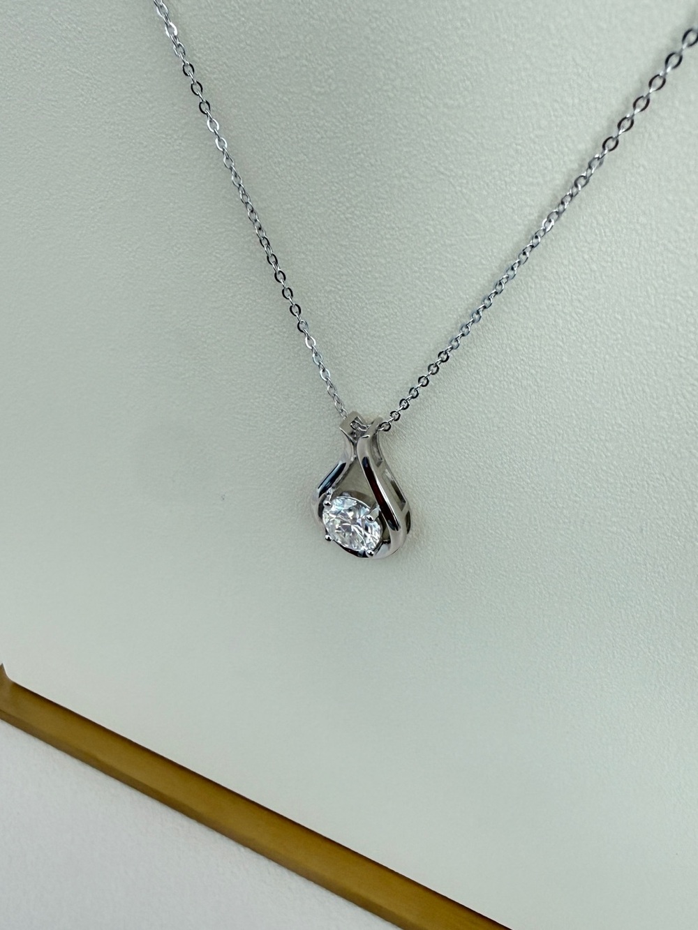 S925 2ct Teardrop Moissanite Diamond Pendant Necklace - Picture 2 of 5